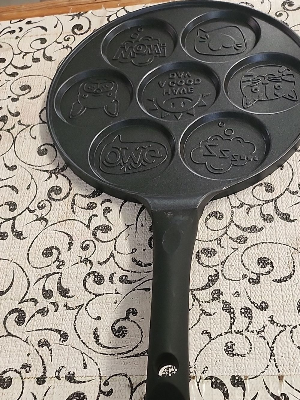 Crofton Silver Dollar Pancake Mold Pan